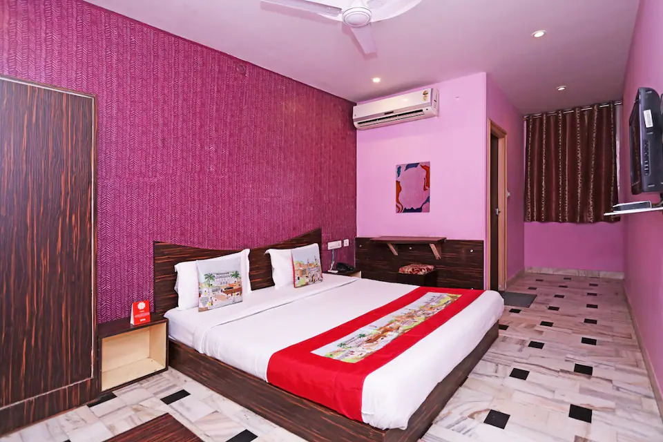 Spacious Deluxe Rooms CP for Comfort Stay--Delhi